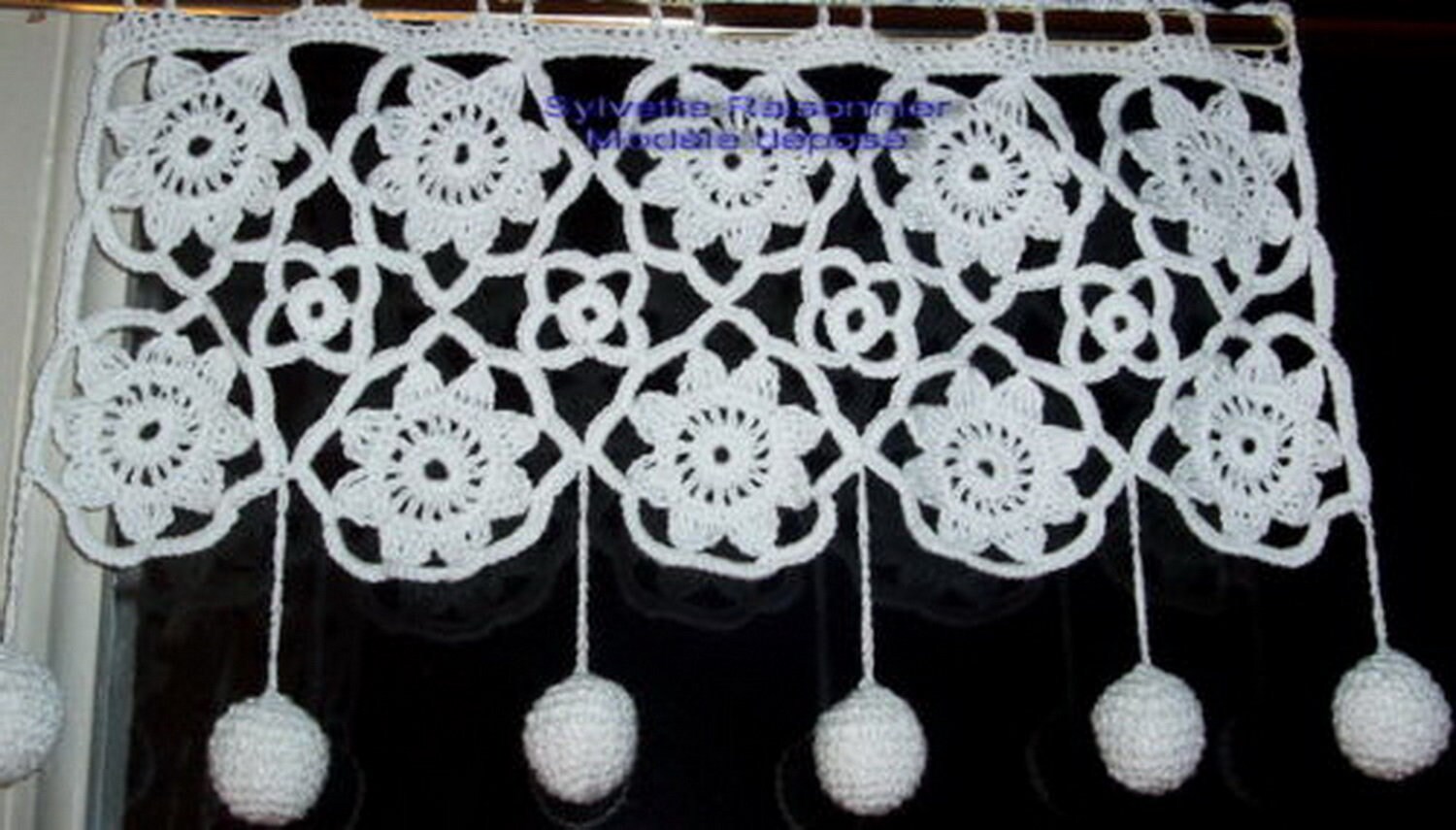 Brise Bise Crochet Main Artisanat Français Création Sylvette Raisonnier Petit Étoile à Pompons sur M