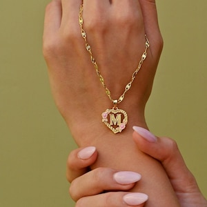 Collar con letras, collar con letras en forma de corazón, collar con iniciales, collar con iniciales florales, regalo personalizado de oro, cadena con letras de oro, regalo de Navidad