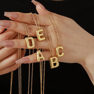 Collar personalizable con letra de burbuja en 3D • Joyas con iniciales personalizadas • Dijes únicos de Beceff • Collar con inicial con letra de globo grande y brillante