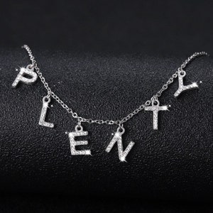 Iced Out Letter Name Collar por Beceff® • Collar colgante de cartas con incrustaciones de cristal de alta calidad a medida para mujeres • Regalo de joyería para la hermana