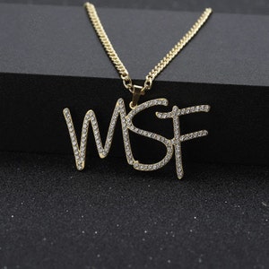 Collar de iniciales de cristal brillante de Beceff® • Collar de iniciales de cristal de letras personalizadas • Mejor regalo para los miembros de la familia • Colgante helado