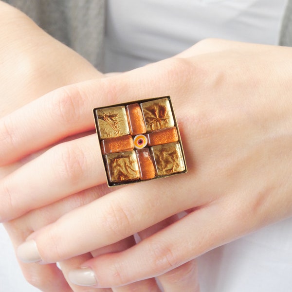 Large square fancy ring in bronze brass with bronze and bronze glass paste mosaic | Adjustable support | Unique piece