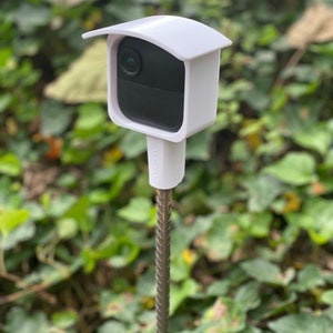 BLINK OUTDOOR 4 cam High Mount for Rebar // An outdoor garden and flower pot camera mount with a 1/2” receiver base for rebar.