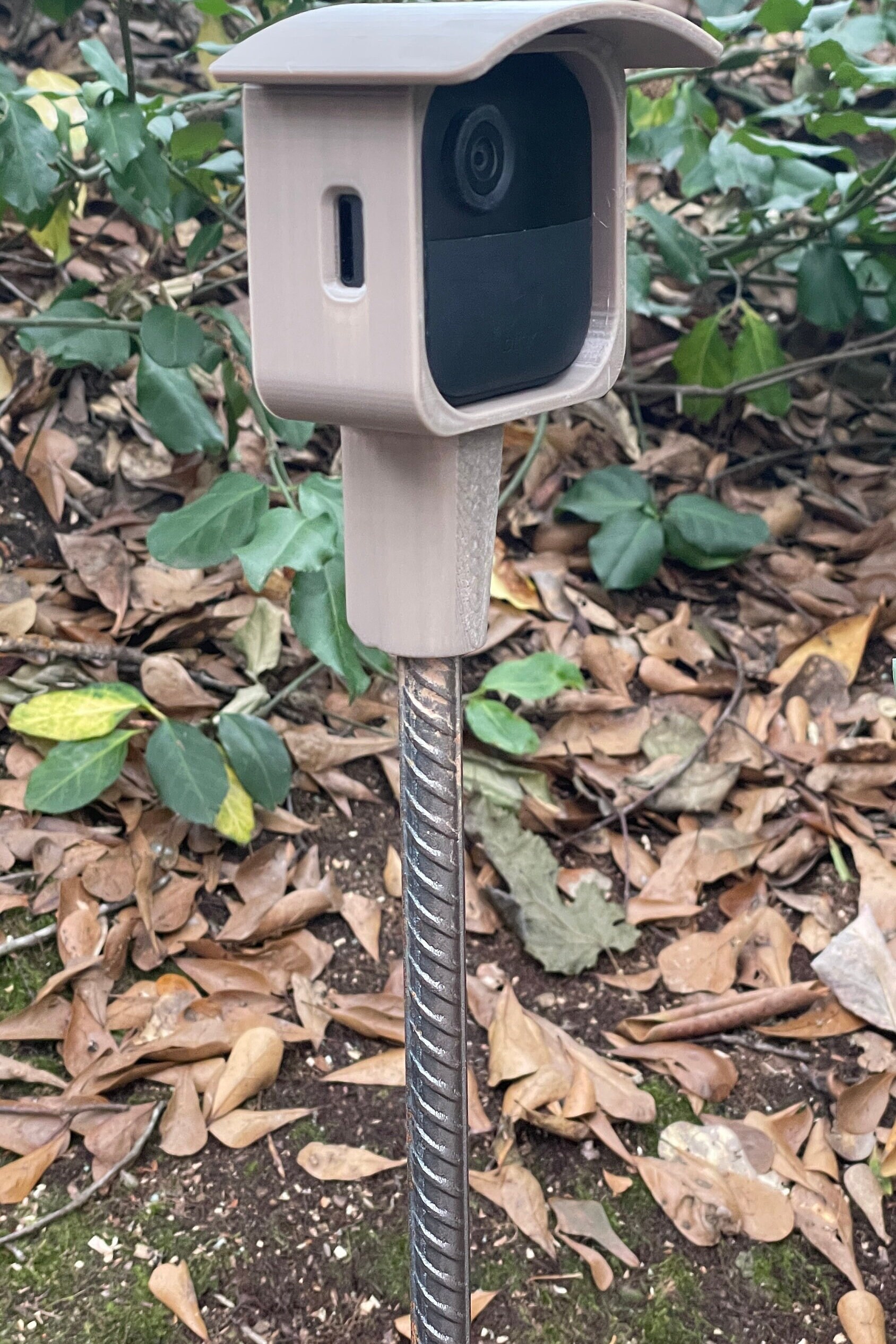 BLINK OUTDOOR 4 Cam High Mount for Rebar // an Outdoor Garden and ...