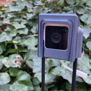 WYZE V3 cam ground // Un boîtier à piquets au sol avec des tiges en fibre de verre de 22" pour les caméras wifi dans le jardin