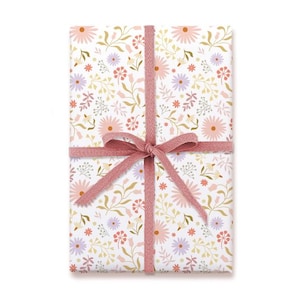 Carta da regalo – Ilvi // 3 fogli // Carta riciclata, inchiostro ecologico: Fiori e foglie pastello in stile scandinavo, fiori di campo, ragazze