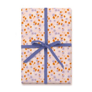 Papier cadeau – Ava // 3 feuilles // Papier recyclé, couleurs éco-responsables : pop, gai, abricot, orange, lilas, confettis, fleurs