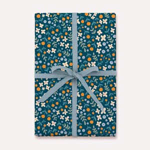 Geschenkpapier – Sommardröm Petrol // 3 Bögen // Recyclingpapier, Ökofarbe: Skandinavische Blumen, Illustration, edel, schick