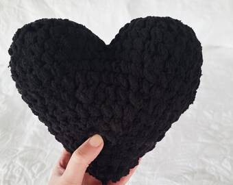 ハート型枕 | かぎ針編みの柔らかいラブクッション | 手作りの室内装飾