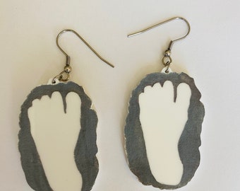 Boucles d'oreilles en acrylique moulé Bigfoot, moulage d'empreintes de pied Bigfoot, moulage Bigfoot, empreintes cryptozoologiques, moulage de chenille Bigfoot, bijoux sasquatch, yéti