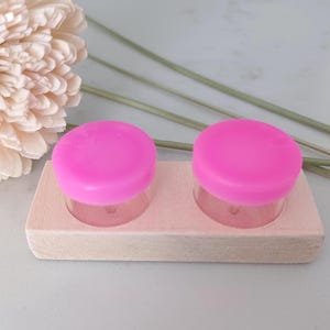 Eco friendly zero waste glass contact lens case. Eco eye cases. Eco friendly contact lens case with pink lids. Gift ideas. Eco friendly products.