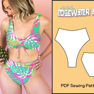Puede incluir: Un traje de baño de dos piezas con un estampado de hojas tropicales en rosa, verde y blanco. La parte superior tiene un centro fruncido y una corbata, y la parte inferior de cintura alta coincide con la parte superior. La imagen también incluye un patrón de costura PDF.