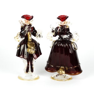 Goldoniane couple sculpture in Murano glass, Murano blown glass sculpture, Murano glass figures, blown glass
