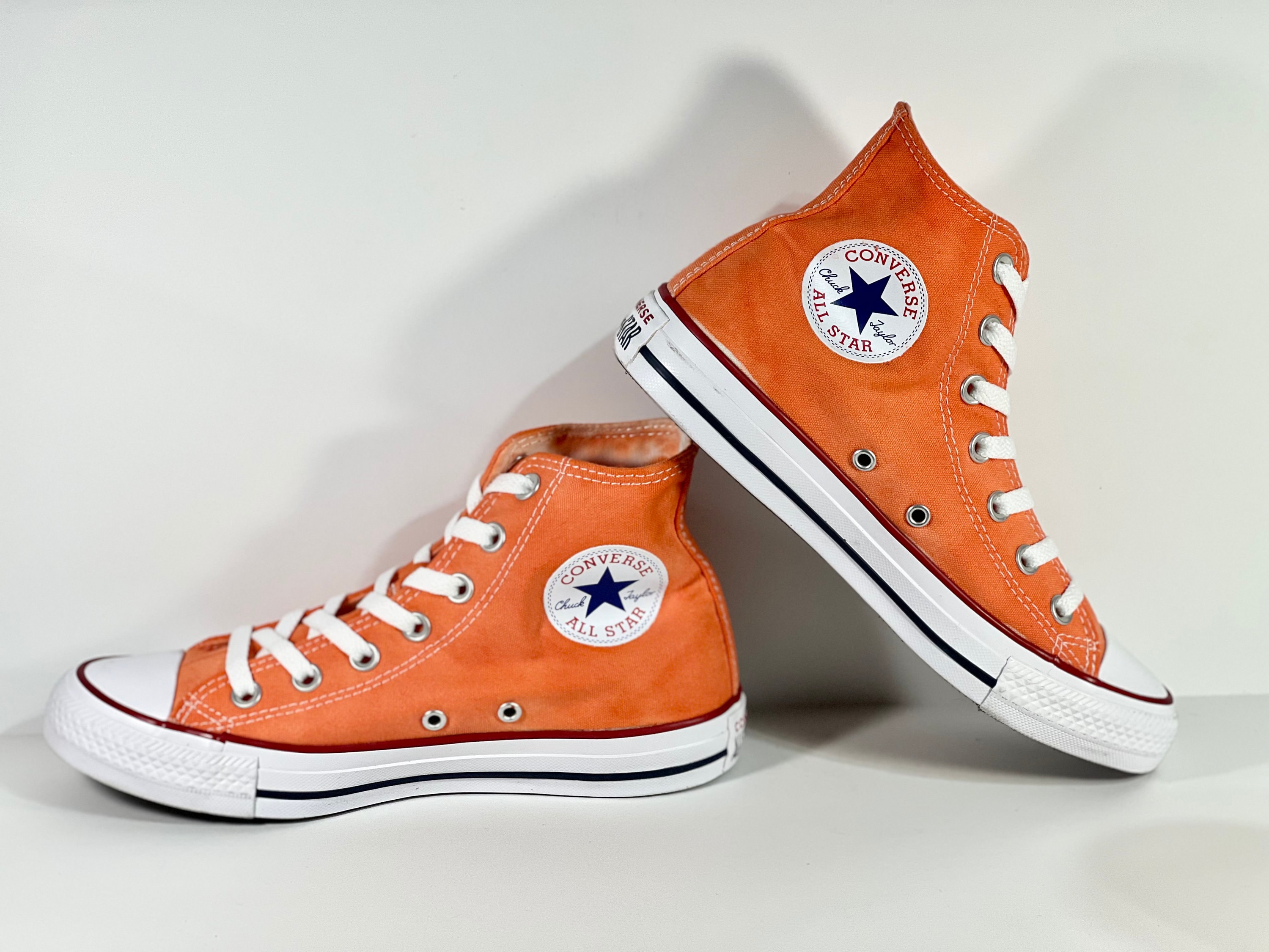 billede Fæstning Nathaniel Ward Custom Dyed Solid Orange Converse All Star High Tops Shoes - Etsy