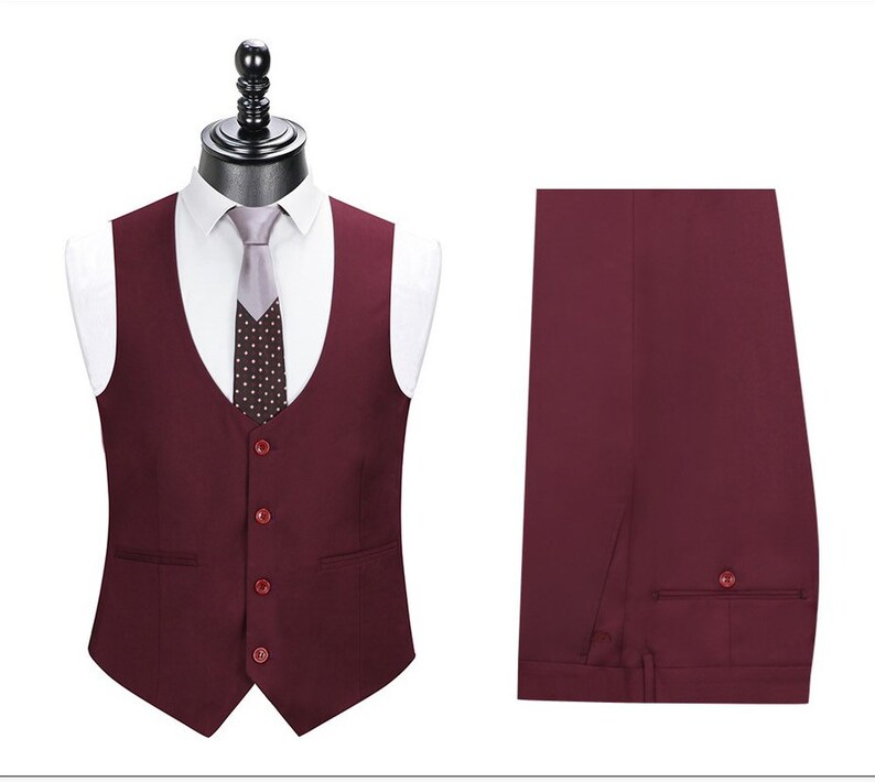 Men\u2019s Three Piece Suit