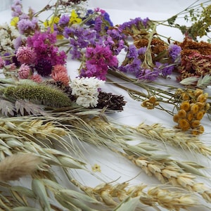 Mélange de fleurs d'été séchées + 100 pcs. Véritable résine végétale naturelle pour faire des ornements, du savon, des cartes de voeux, des bougies, du matériel fait main