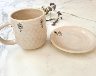 Daisy and Beehive Pattern Stoneware 16 oz Mug and Matching 5.5 in Plate Set