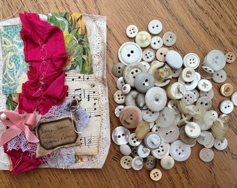 Vintage Buttons -  - Mother Pearl Buttons -Buttons - shell buttons