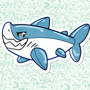 Può includere: Un'illustrazione di un cartone animato di uno squalo blu e bianco con un ghigno pieno di denti. Lo squalo ha la pancia bianca e la schiena e le pinne blu. Lo squalo è disegnato in uno stile di cartone animato semplice.
