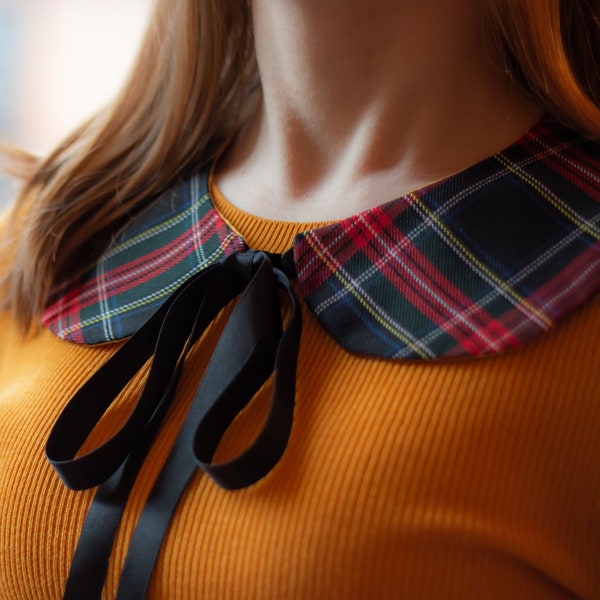 Tartan handgemachte abnehmbare Bubikragen, mit einem schwarzen Satinband vorne Krawatte