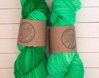 Fil teint à la main, fil de poids peigné, laine péruvienne, pour l'artisanat, fil vert, pour tricoteuse, pour crochet, pour grand-mère, pour maman, cadeau d'anniversaire pour