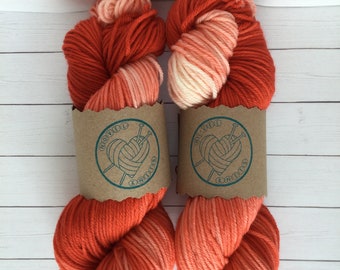 Fil teint à la main, fil de poids peigné, laine mérinos, fil orange, pour tricoteur, pour crochet, pour maman, pour grand-mère, cadeau d'anniversaire pour, pour l'artisanat