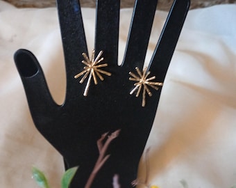 Pendientes celestiales con estrellas en tono dorado vintage