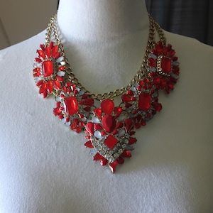 Collier tendance vintage en strass rouges avec boucles d&#39;oreilles 18 pouces