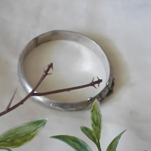 Estate Vintage 925 Sterling Silver Etched Fillgree Bangle Bracelet Size 7 Signed