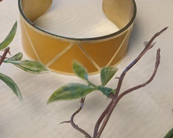 Vintage Luxe Designers Goldtone Cuff Bracelet Size 7.5