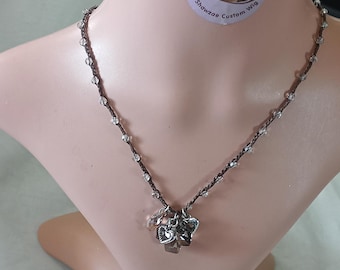 Collana Brighton Vintage Kamar con ciondolo a cuore e catena di cristalli, colore argento, lunghezza 45 cm (18 pollici).