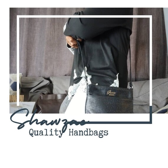 Bolso bandolera Guess pequeno de piel negra con monograma Etsy Mexico