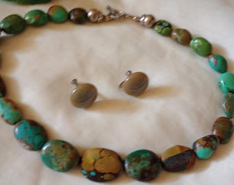 Collar vintage Chucky de cuentas de imitación turquesa con aretes de regalo (15 pulgadas).