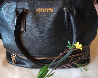 Kenneth Cole Reaction svart läderväska med axelrem