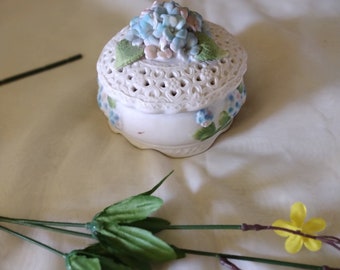 Tradeland Bay Vintage Porcelain Trinket Dish