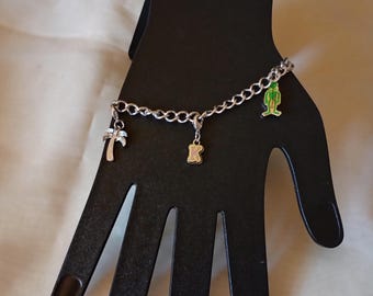 Disney Vintage Silver Tone Charm Bracelet Size 8 4 Charms  Signed