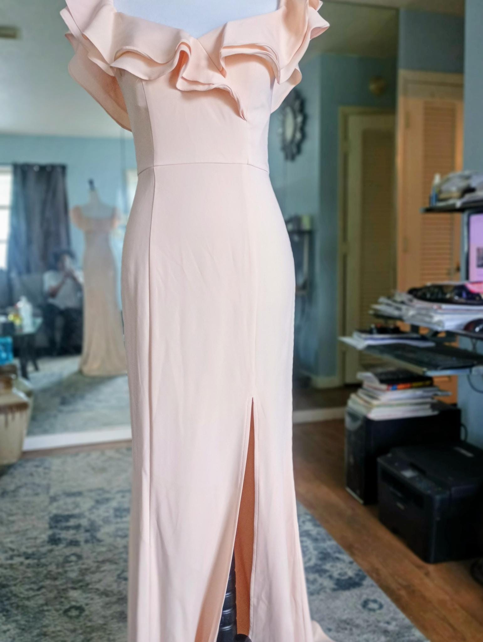 Jarlo London Bella Barclot Peach Maxi Dress With Tigh Spilt Size 8 T 62  Inches