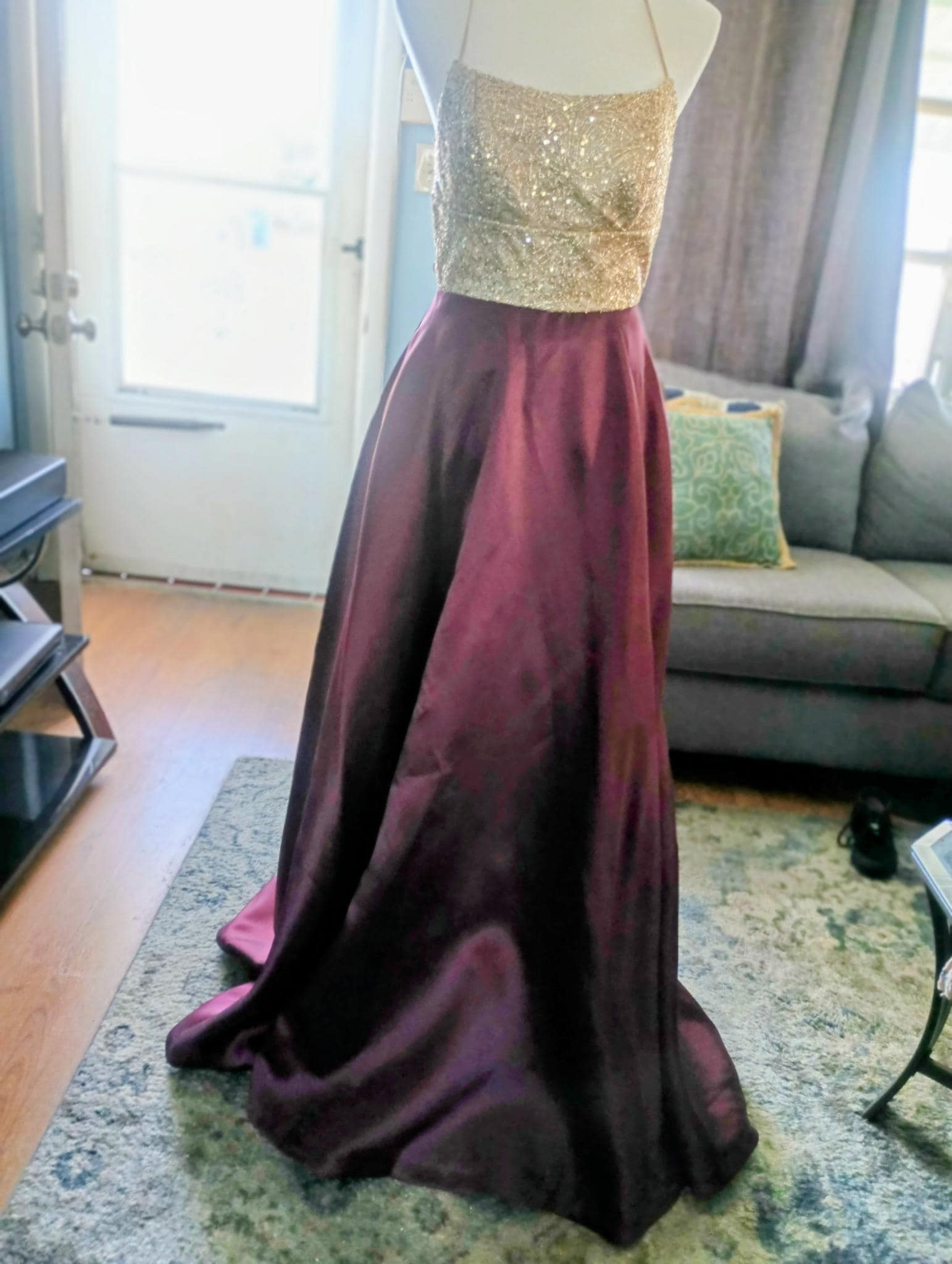 Vestido largo formal Windsor Alice de satén metalizado, talla