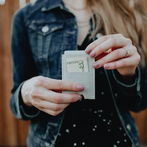 The Minimalist Wallet: billetera delgada, tarjetero, billetera de papel lavable