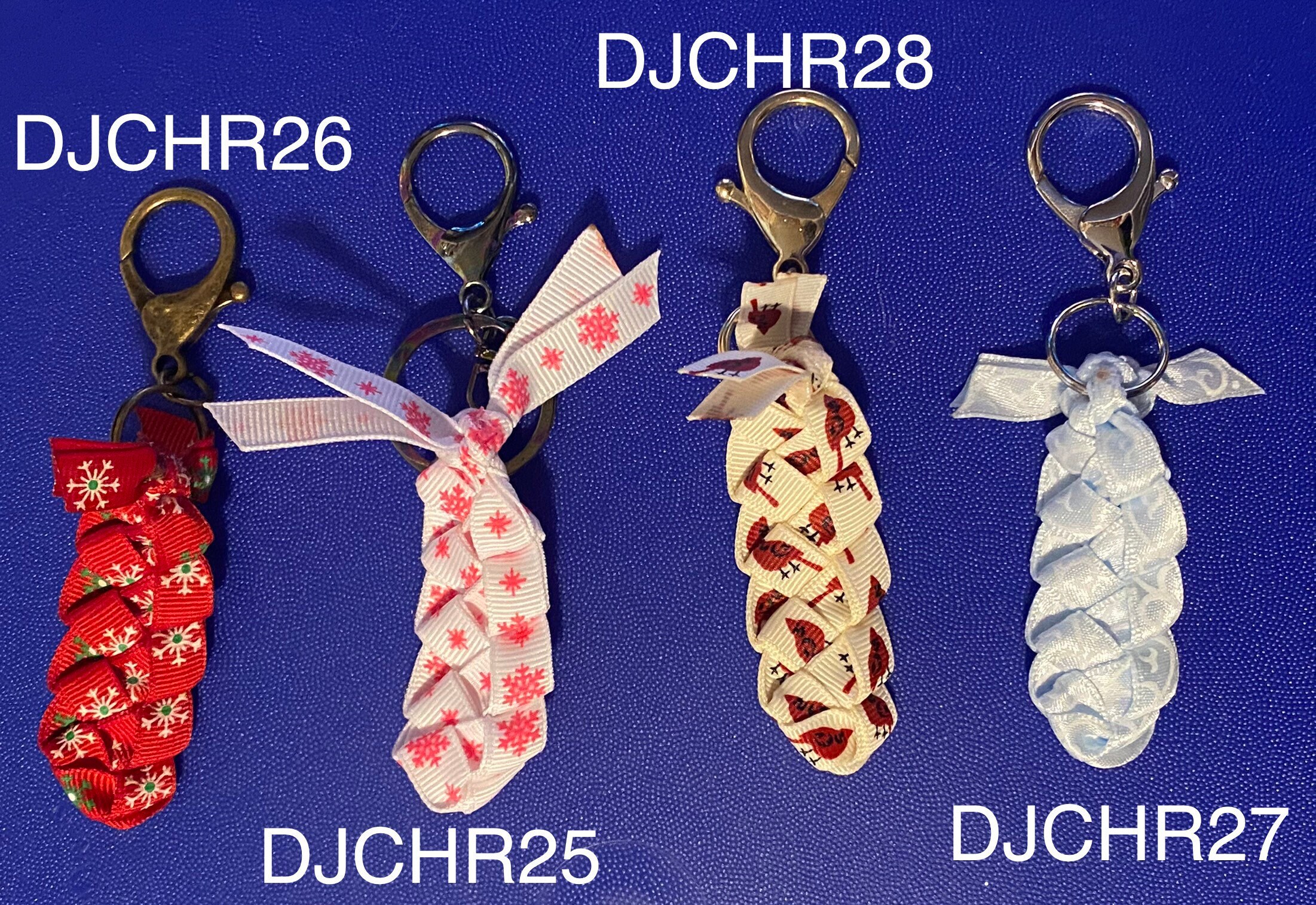 手作りリボンキーホルダー：編み込みデザイン、ギフトアクセサリー