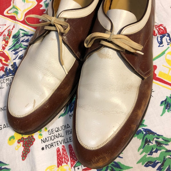 All leather 1950's 1960's 2 Toned Creme Color and Brown Dress Shoes in a Mens Size 7 1/2 D