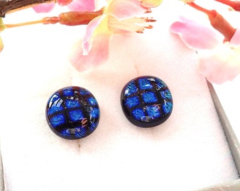 Boucles d'oreilles en verre dichroïque bleu cobalt-Boucles d'oreilles rondes en verre fusionné cadeau-Bleu à la main-Boucles d'oreilles en verre rétro-Petite Abstract Ear Fittings