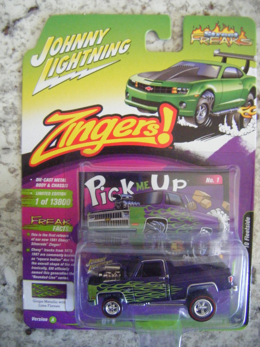 Johnny Lightning 1981 Chevy Silverado 10 Fleetside Zinger | Street Freaks 1:64 Scala