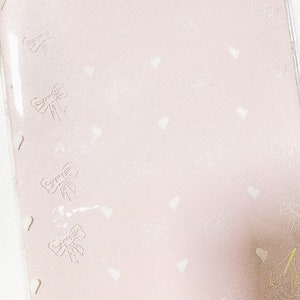 JELLY COVER A5 / Fiocchi e cuori / Trasparente trasparente con design bianco / Conservazione per adesivi, cartoline, ricevute, foto / Organizzazione / PVC