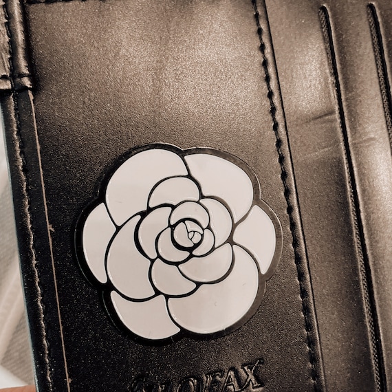 CAMELLIA MAGNETIC CHARM | Gold, Black & White | Enamel Pin