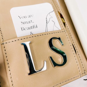 DIJE MAGNÉTICO PARA PLANIFICADOR / Pines dorados y plateados / Letras de metal / Broche / Iniciales de nombre / Toque personal / Bolsillo personal A5 A6 B6 / Hobonichi