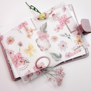 A4-decovel | Perkament-bloemen en elementen-goudfolie | 25 juni | voor planner of boek | Plannerdecoratie | Elegant |