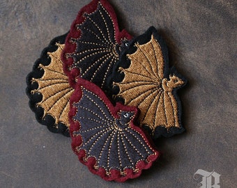 Broche brodée "Chauve souris "