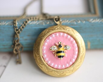 Bee pearl key locket necklace with photo,Custom initial disc locket necklace,personalized hands tamped pink bee necklace