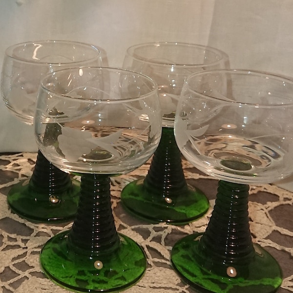 Verres Alsace France Vert 60'S / made in France / Art populaire / décoration cuisine Vintage / 4 verres à pieds ballon en cristal ciselé